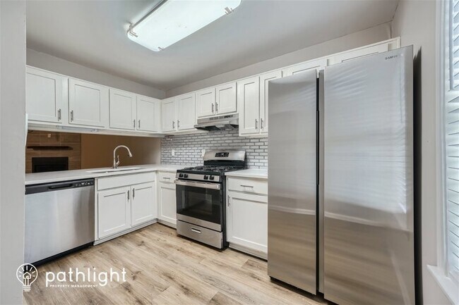Building Photo - 409 Water Oak Way SW