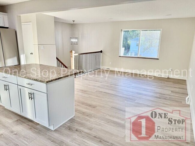 Foto del edificio - 4-Bedroom, 2.5-Bathroom home in Independence