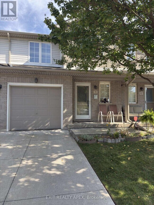 Photo du bâtiment - 76-76 Frances Ave