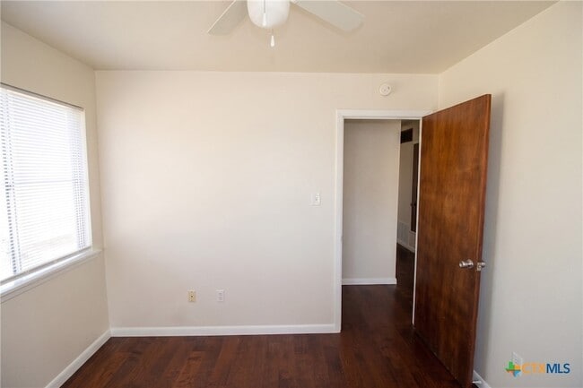 Building Photo - 2609 Live Oak Dr