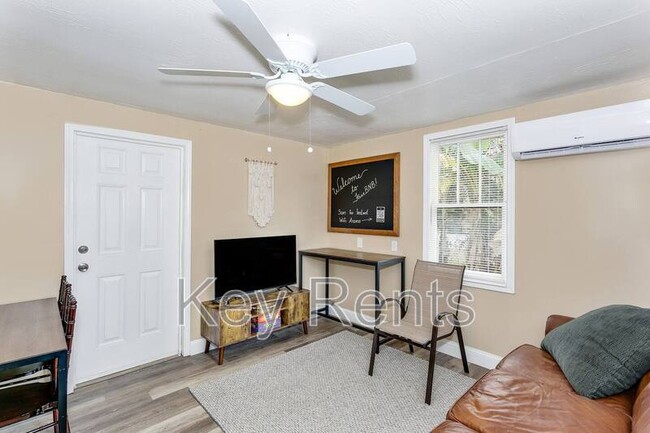 Foto del edificio - 1003 Concordia Blvd