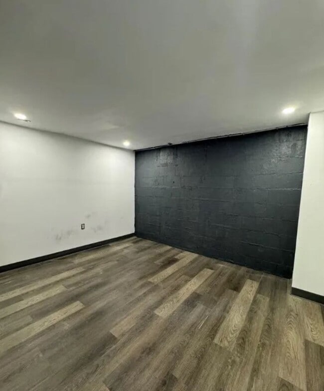 Building Photo - Osmond Duplex