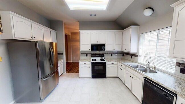 Building Photo - 1705 Coral Dr