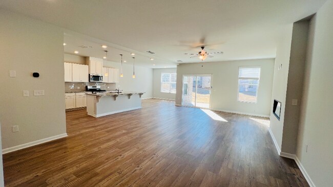 Foto del edificio - 2100 Ecoland Dr