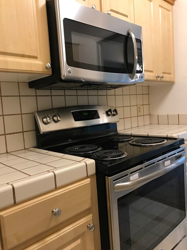 KITCHEN - 675 Sharon Park Dr