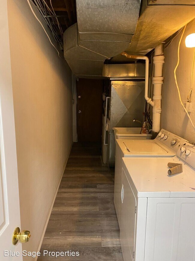 Building Photo - 3 br, 1 bath House - 745 Beech Ave