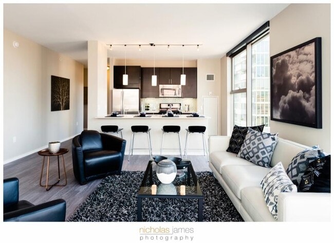 Building Photo - 123 N Desplaines St