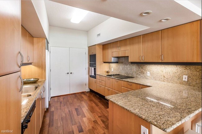 Foto del edificio - 2 br, 3 bath Condo - 401 Bernard St Unit 205