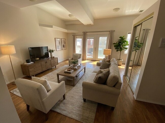 Photo - 1708 W Augusta Blvd (Chicago, IL) Apartment