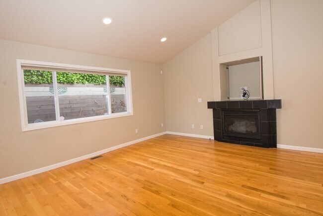 Foto del edificio - 3005 30th Ave W