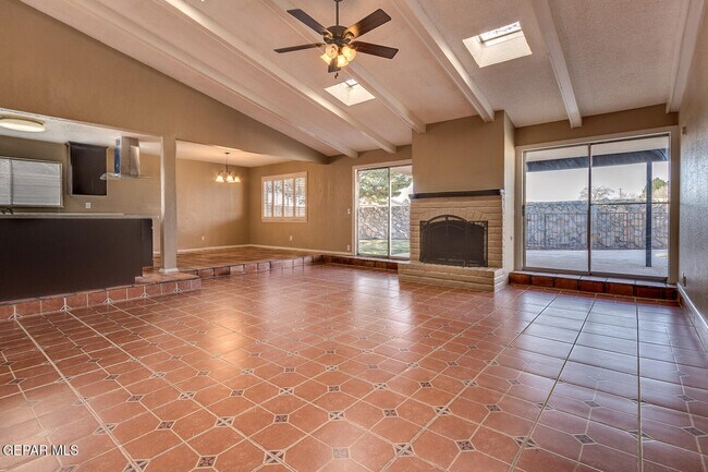 Foto del edificio - 5572 Fernwood Cir