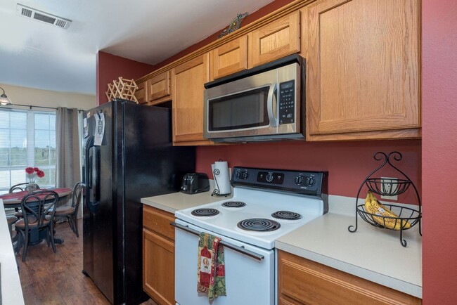 Building Photo - 3/2 Duplex in Heart of CS!