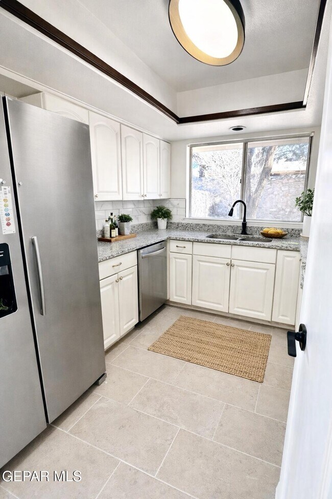 Foto del edificio - 740 Tepic Dr