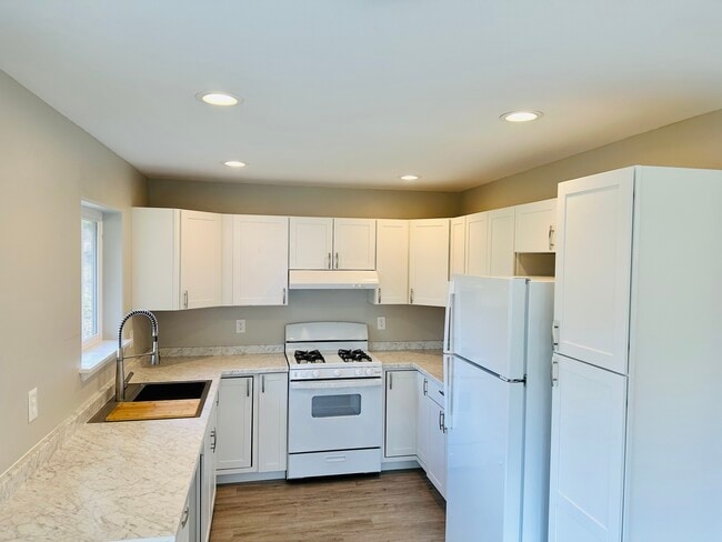 Building Photo - 55 Mill Rd