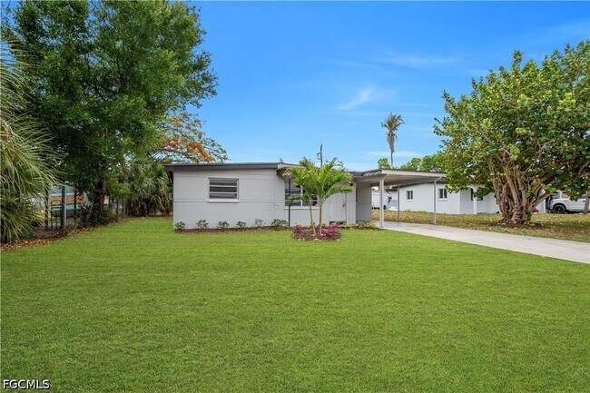 Building Photo - 1527 Gardenia Ave
