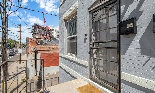 Building Photo - 121 E 8th Ave