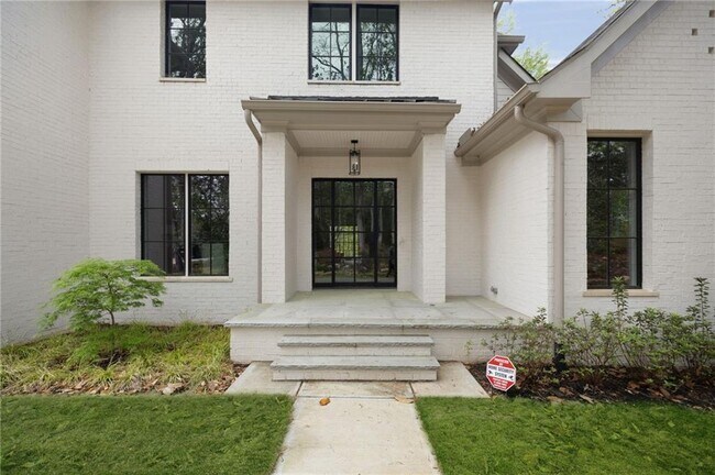 Foto del edificio - 1074 Moores Mill Rd NW