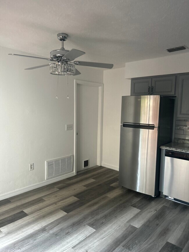 Foto del edificio - 16 Bogart Pl