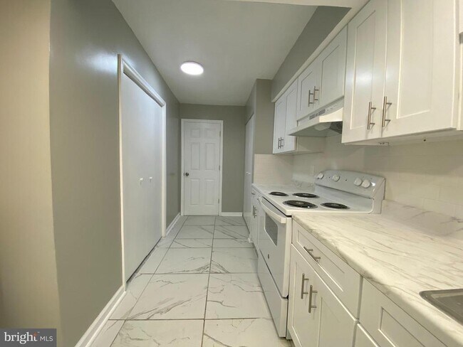 Building Photo - 7191 Cypress Ct