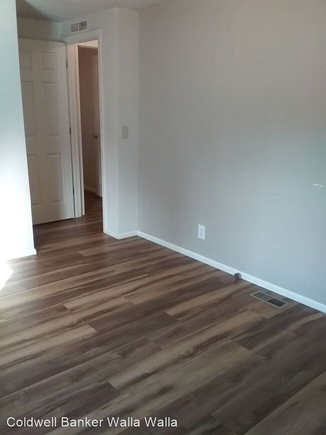 Building Photo - 3 br, 2 bath House - 528 Washington St.