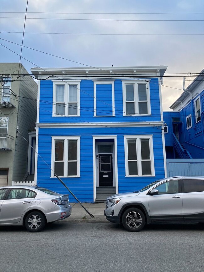 Building Photo - 307 5th Ave