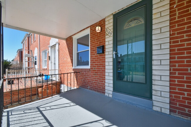 Building Photo - 2163 Graythorn Rd