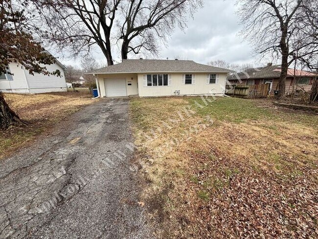 Foto del edificio - Cozy 3 Bed 1 Bath Home in Raytown-Available NOW!!