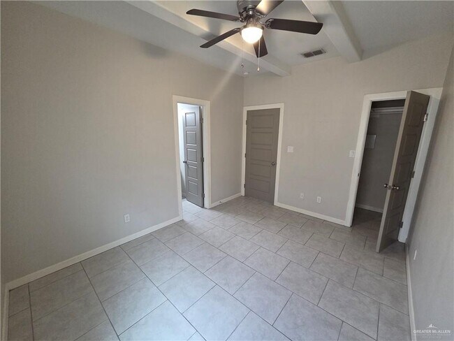 Foto del edificio - 2009 Garden Ridge Dr