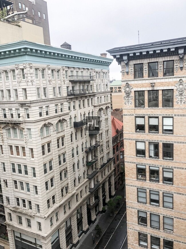 Building Photo - 5 AVENUE