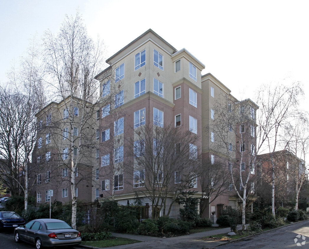 Primary Photo - Boylston Howell Apartments