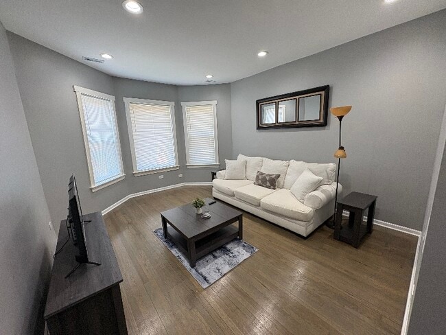 Foto del edificio - 1755 E 72nd St