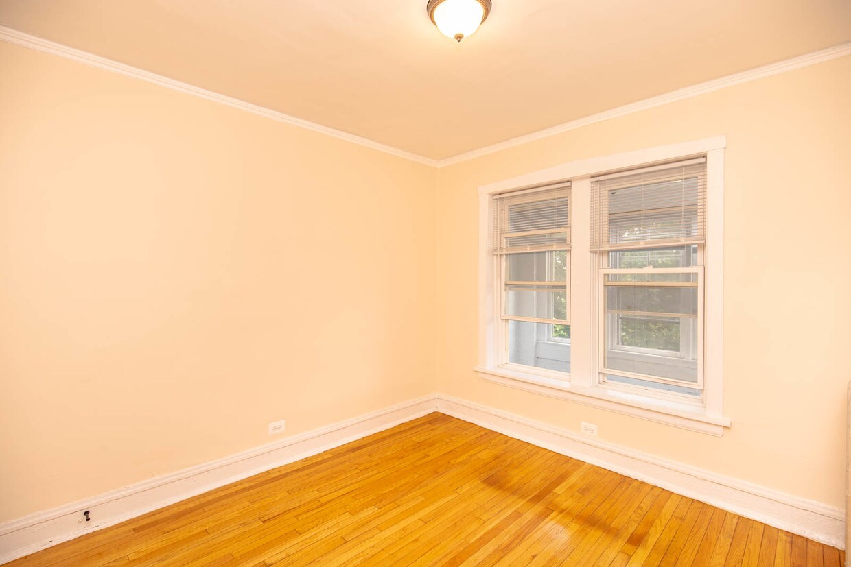 Primary Photo - 2104 W Birchwood Ave