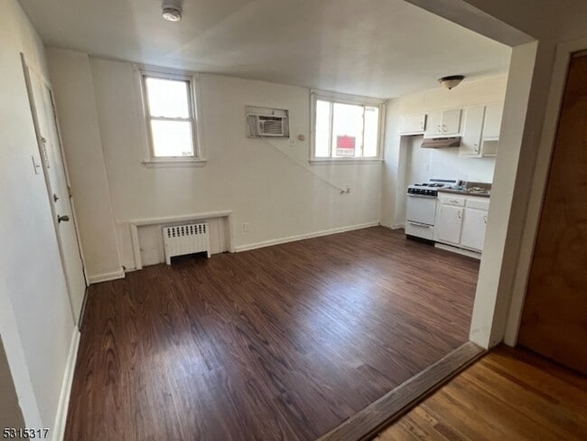 Building Photo - 526 Valley Brook Ave