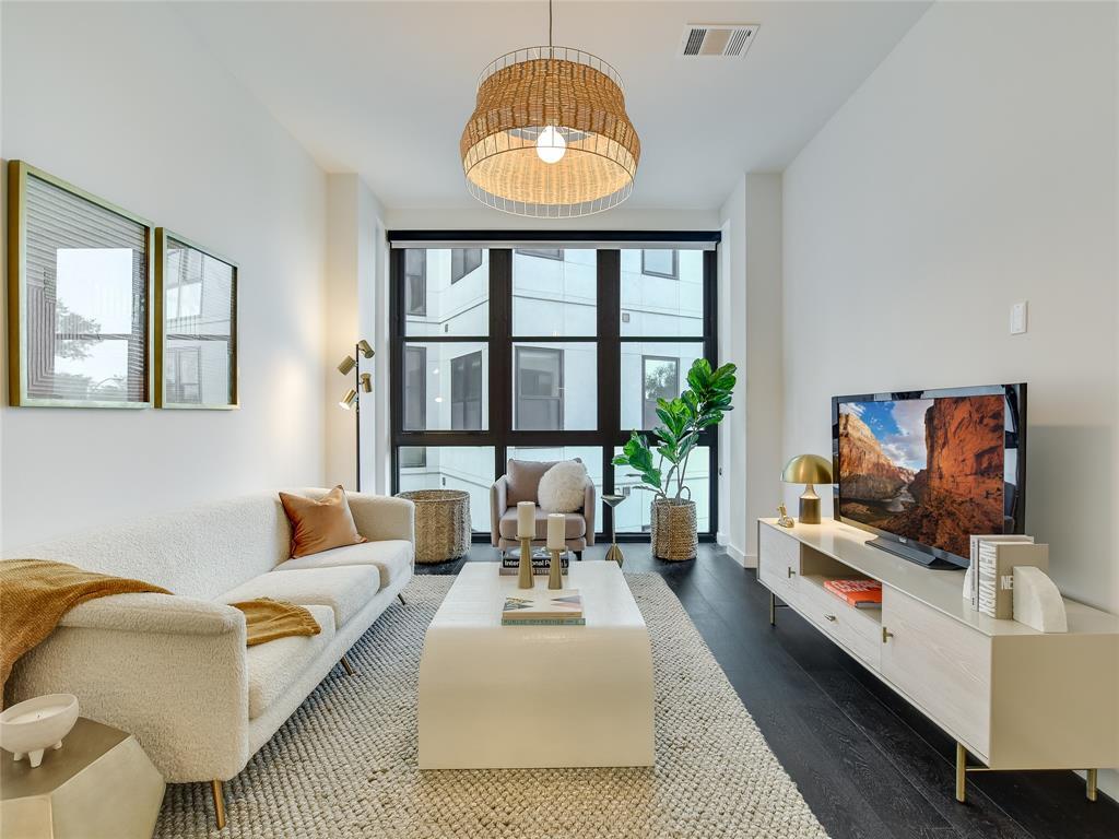 Primary Photo - 800 Embassy Dr