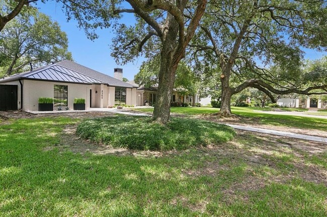 Building Photo - 4360 Thomas Ln