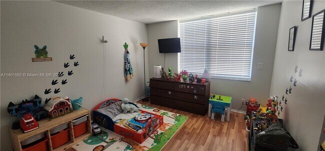 Foto del edificio - 9430 Live Oak Pl