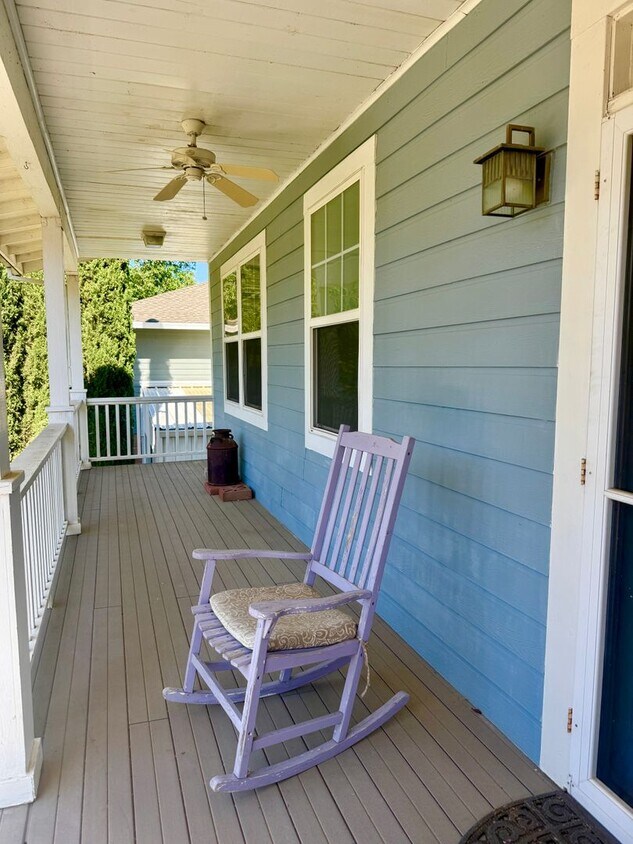 Foto principal - Charming 3-Bedroom, 2-Bath Home in a Pictu...