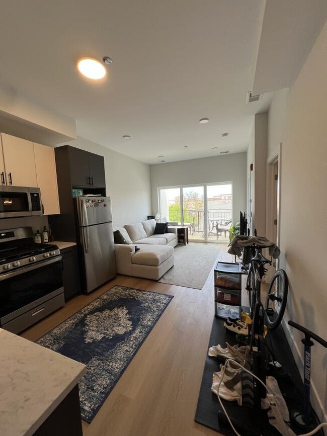 Building Photo - 1 bedroom in Chicago IL 60657