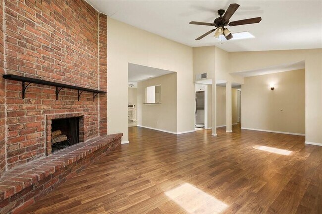 Foto del edificio - 3800 Hackberry Ln