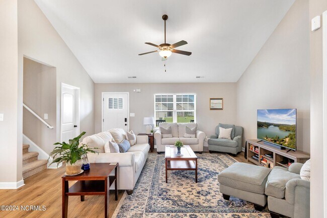 Building Photo - 308 Breezeway Dr