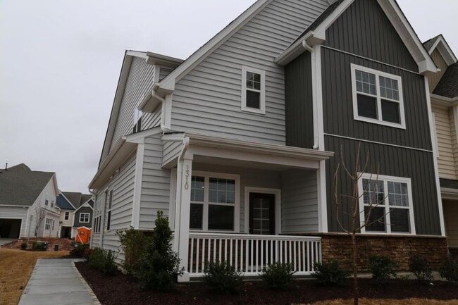 Building Photo - 1310 Farm Pond In