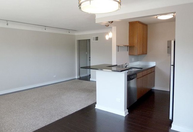 Building Photo - 1 bedroom in Denver CO 80220
