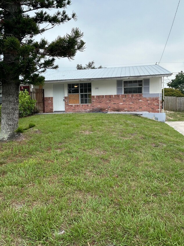 Primary Photo - 2180 NE Rustic Way
