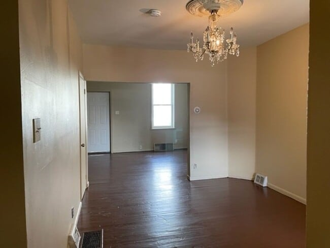 Building Photo - 623 Dauphin St