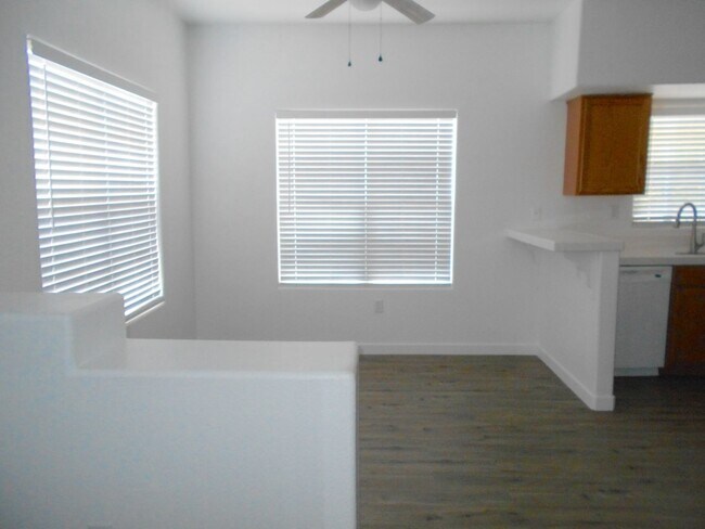 Building Photo - Charming 2 Bedroom, 2 Bathroom Home!