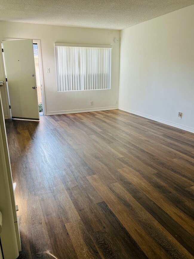 Building Photo - Montclair Apartments
