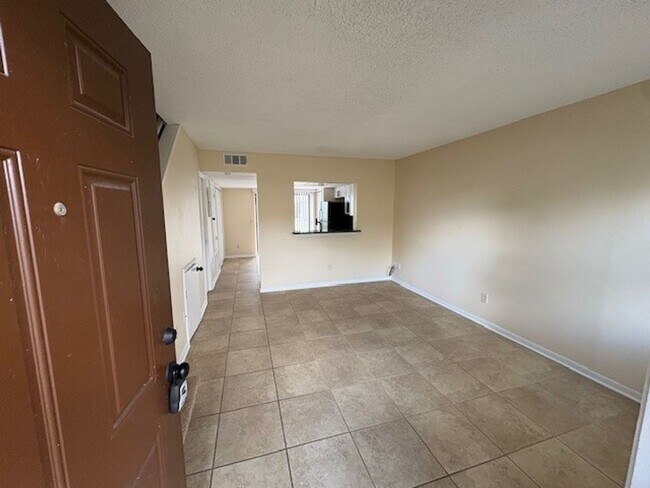 Foto del edificio - UCF AREA - Newly Remodeled 2/2.5 Townhouse in Cambridge Circle
