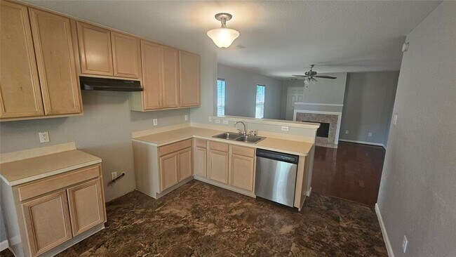 Foto del edificio - 11318 Log Cabin Ln