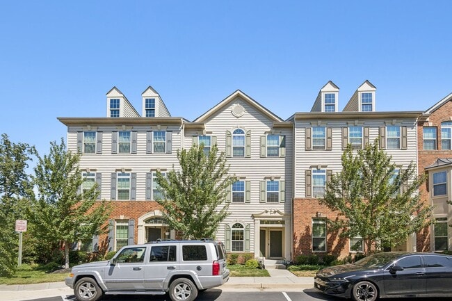 Building Photo - Welcome to this stunning 3-bedroom, 2.5-ba...