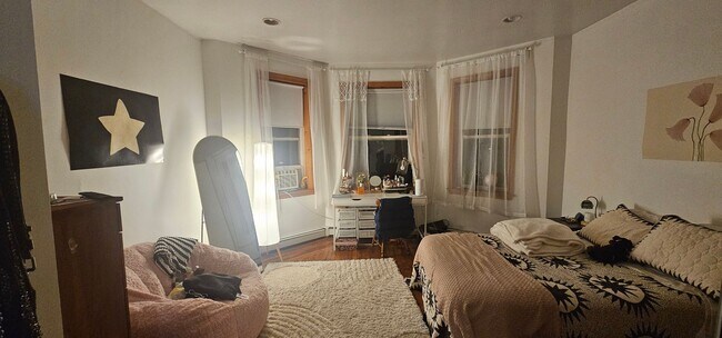 Building Photo - Elegant 5bed/2 Bath Perfect For Boston University Students! Near B and C Lines